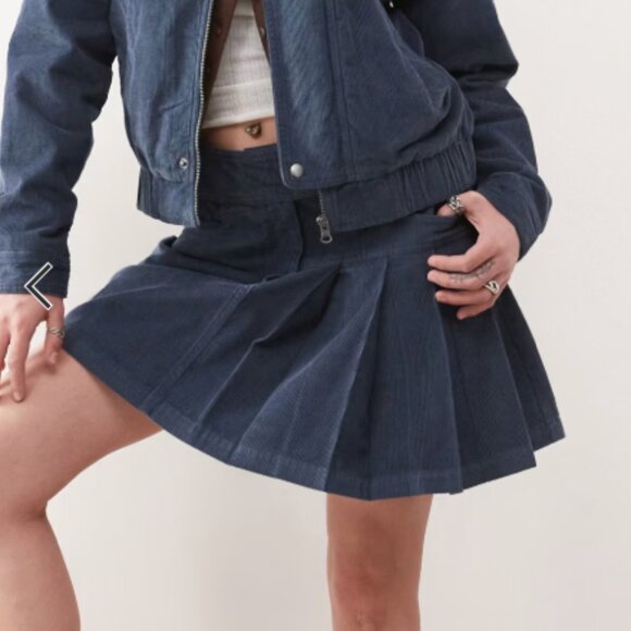 Reclaimed Vintage • navy corduroy pleated skirt - Picture 1 of 15